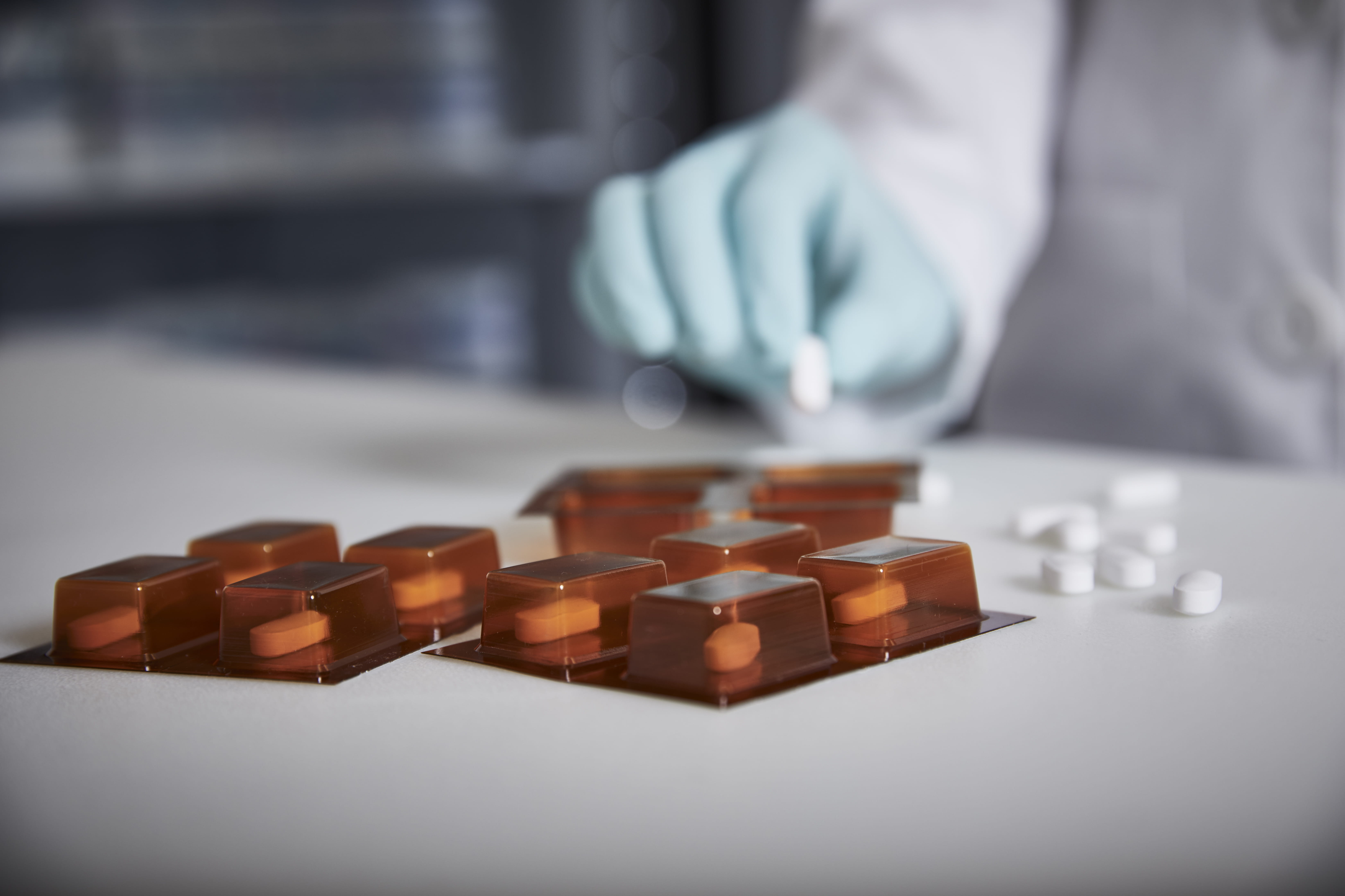 OralPillsBlisterPackLoading11160047